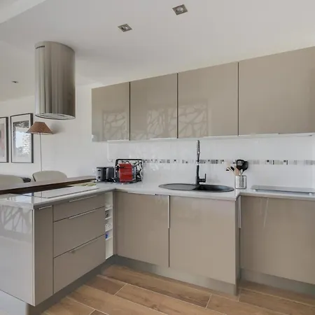 Apartment Sea View Flat - Pool, Terrace, Parking By Guestready *