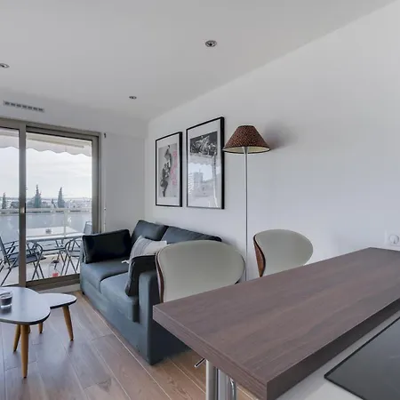 Apartment Sea View Flat - Pool, Terrace, Parking By Guestready *