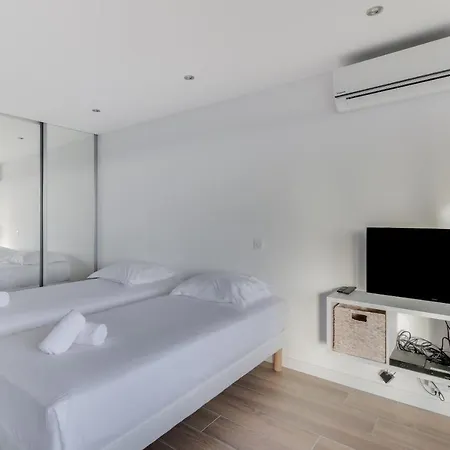 Apartment Sea View Flat - Pool, Terrace, Parking By Guestready *