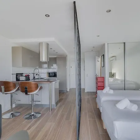 Sea View Flat - Pool, Terrace, Parking By Guestready